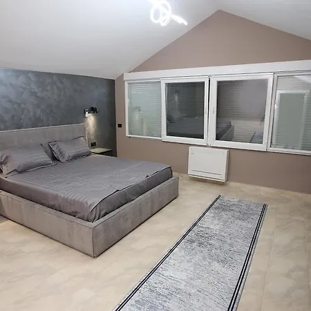 Luxury Triplex With Sea View غوليم