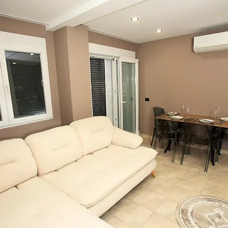 Luxury Triplex With Sea View شقة غوليم