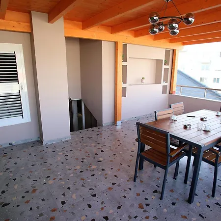 Luxury Triplex With Sea View غوليم